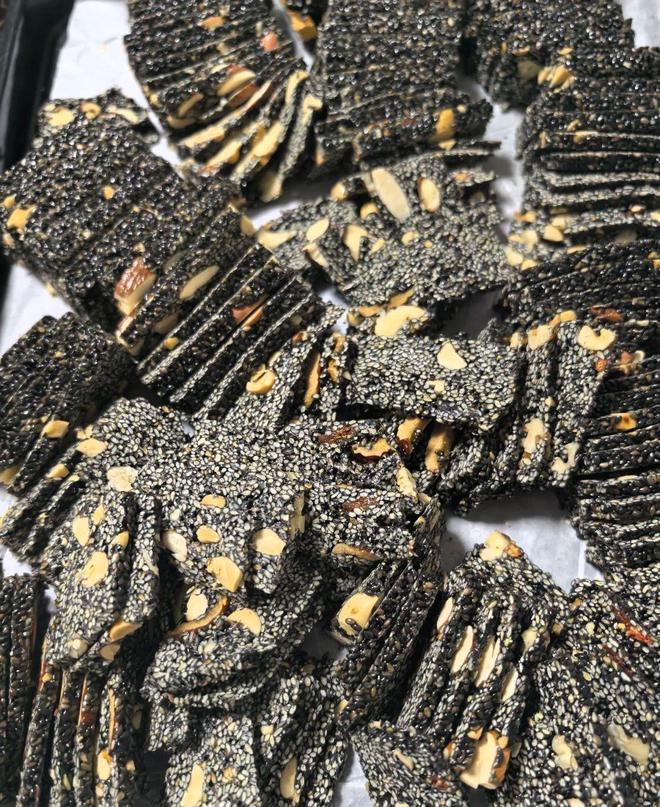 口味：江苏芝麻片的双重魅力麻将胡了网址传统工艺现代(图2)